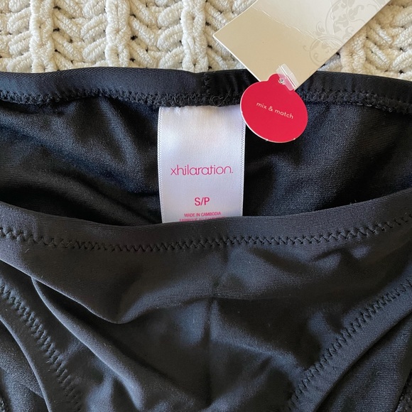 Black cheeky swim bottoms and swim top - Picture 4 of 5